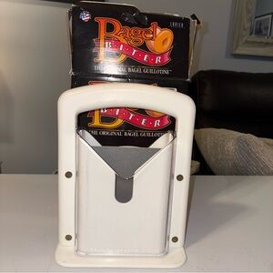 Larien Bagel Biter the Original Bagel Guillotine New in box Vintage